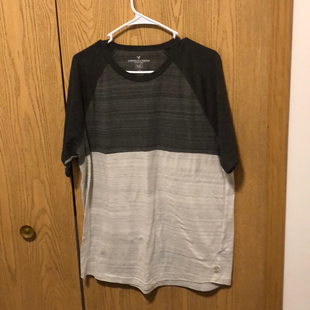 American Eagle 🦅 outfitters mens T-shirt